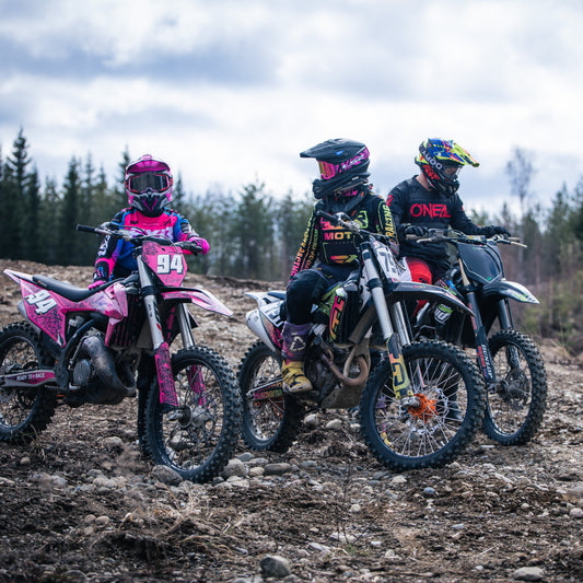 Motocross & Enduro, Perhekausimaksu